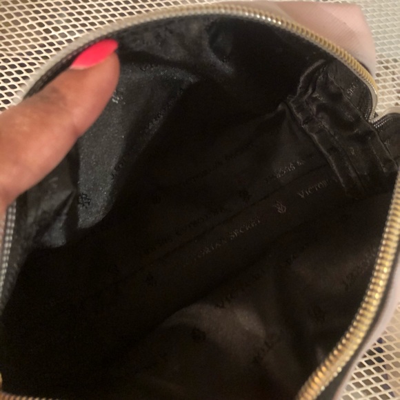 NEW ✨ Victoria’s Secret Cosmetic pouch - Picture 4 of 4